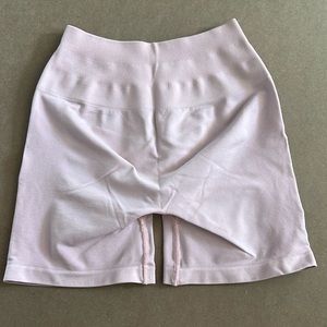 Alphalete Amplify 4.5” Short - Blossom